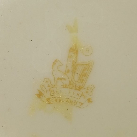 Beautiful Vintage Irish Belleek Porcelain Vase - Picture 5 of 5
